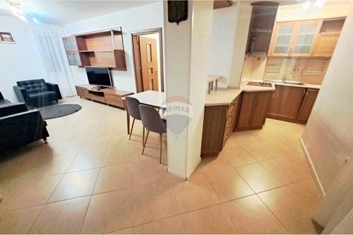 Дава се под наем Тристаен апартамент в Варна, Бриз - 150 кв.м за 850 € - Снимка #2