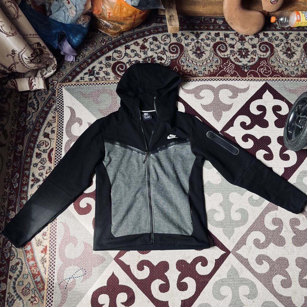 Nike Tech Flecee серый черный