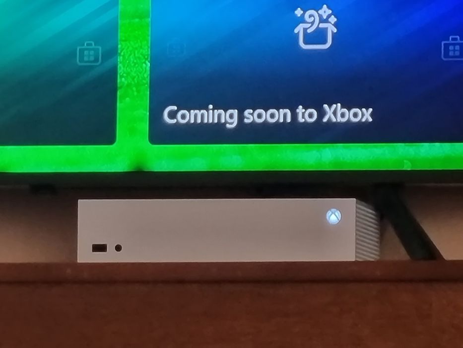 Vand Xbox one S cu FIFA23 si FC24