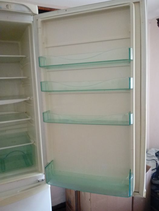 Vând frigider functional