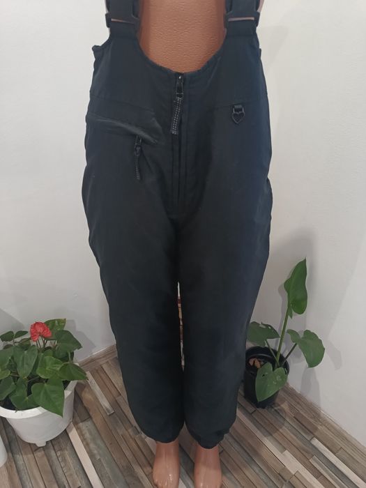 Дамска ски екипировка като нова; долнището е на марката Obermeyer, яке