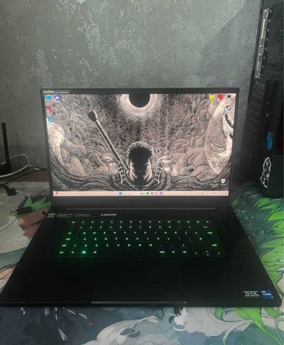 Razer Blade 17.3" (Intel i7-12800H/16GB/1TB SSD/RTX 3060) & Charger