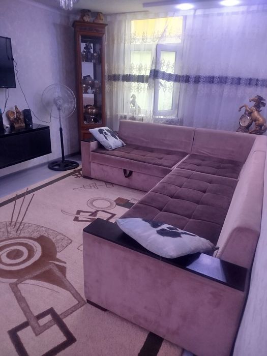 Продается свой диван уголок , размер 2,10*2,40