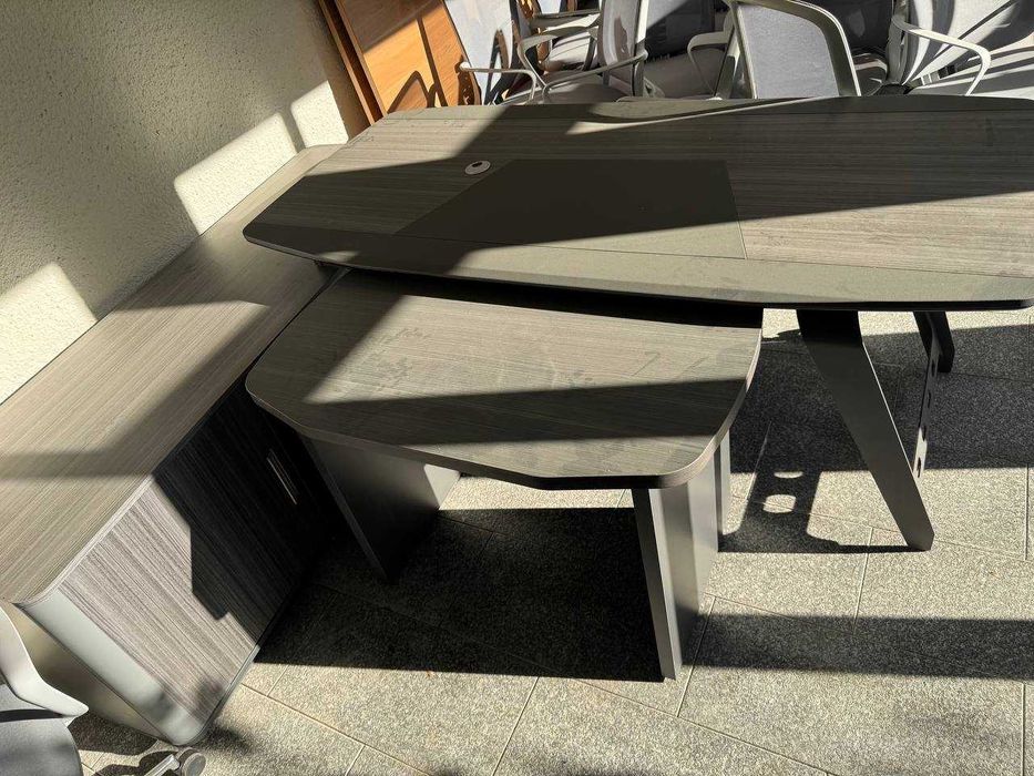 Стол и кресло 16 шт в хорошем состоянии