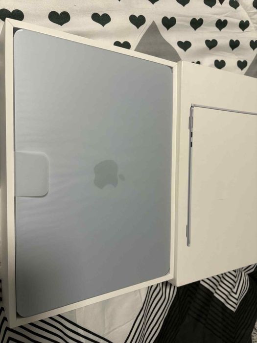De vanzare macbook air13 2025!