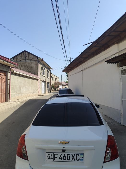 Лассети 1.8 сотилади