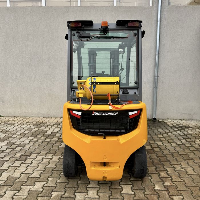 Stivuitor Jungheinrich TFG 425 GPL Triplex an 2017