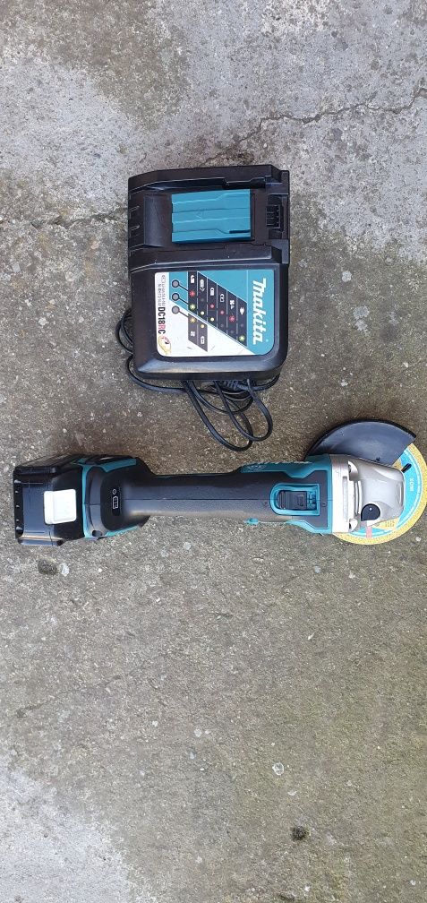 Flex makita cu acumulator.