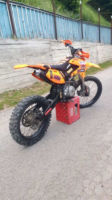 Vand moto cross 250cc în 4 timpi