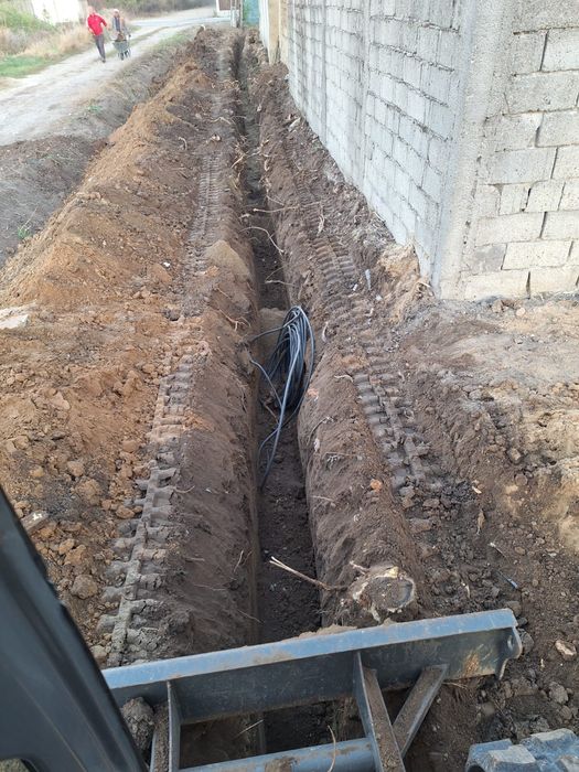 Inchiriez mini excavator 2,5t cu deservent, jud Arges