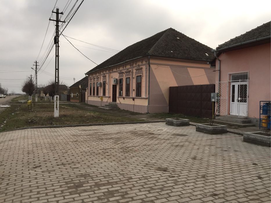 Casa 432 mp de vanzare in Banloc + garaj 50 mp, teren 927 mp