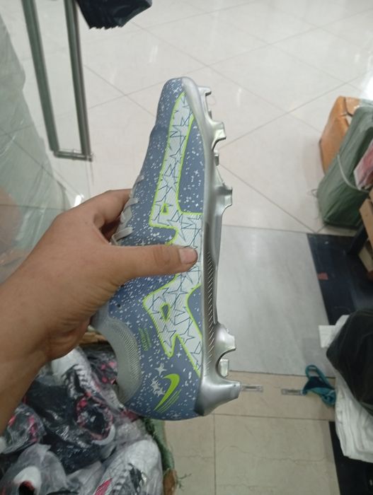 Nike air zoom mercurial model Narxi 250.000 som yangi