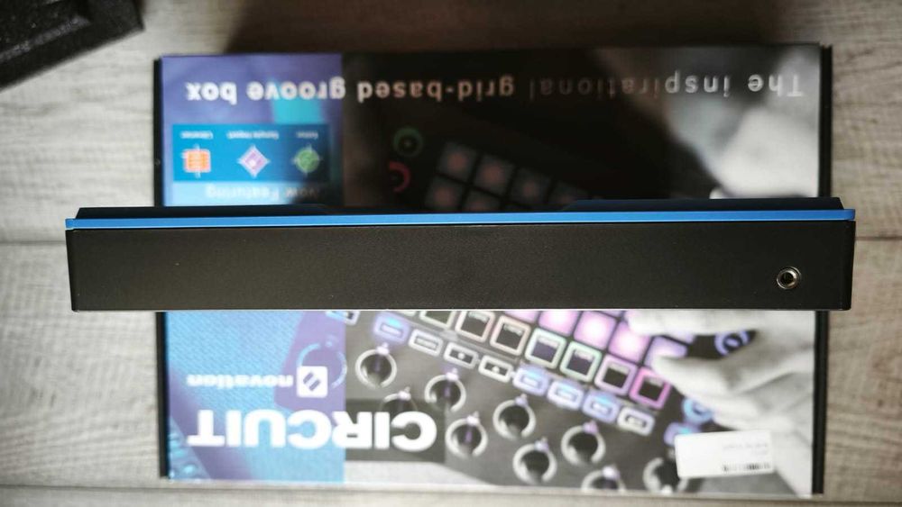 Novation Circuit Groove box Synthesizer Drum machine Garanție