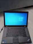 Laptop i3 merge duar la priza