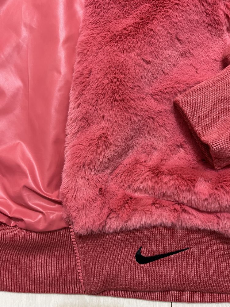 Geaca Nike noua cu eticheta