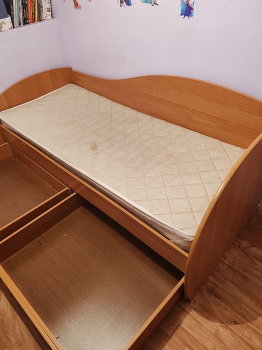 Продам кровать односпальную за 15 тыс. Самовывоз