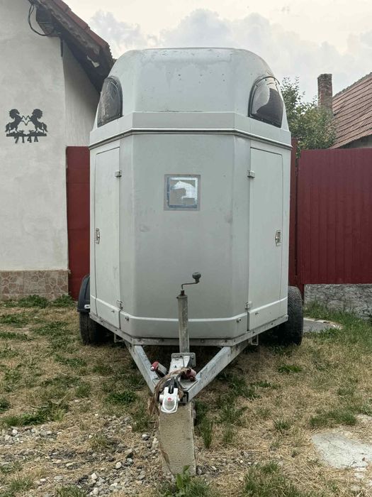 Remorcă de cai adusă din Germania