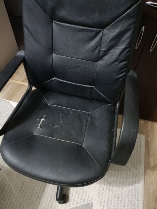 Vând birou +scaun birou