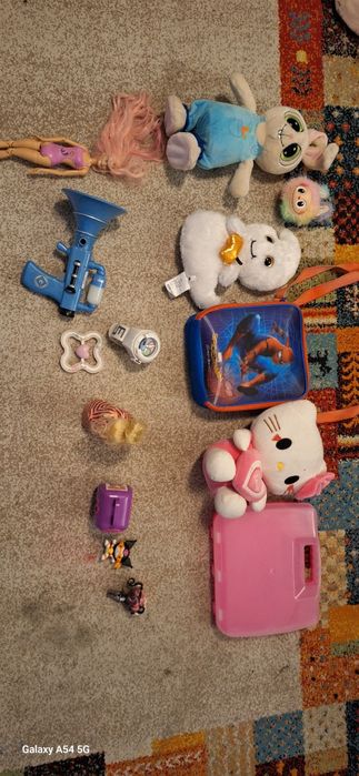 Vand jucarii 10 lei buc