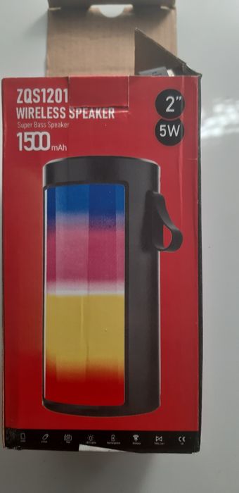 boxa mica si casti Akay