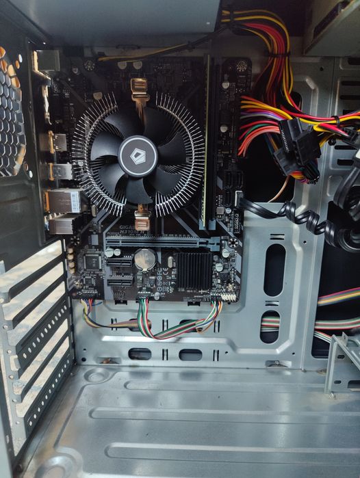 Продаётся ПК без видеокарты, i3-9100F, RAM 8Gb, SSD 240Gb.