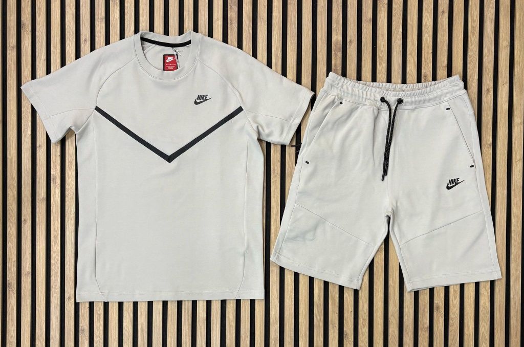 Compleu nike tech