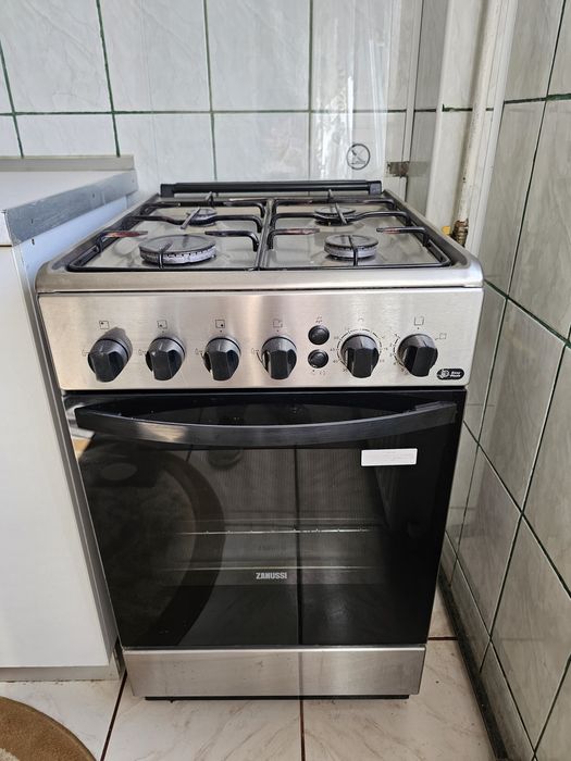 Aragaz cu cuptor Zanussi
