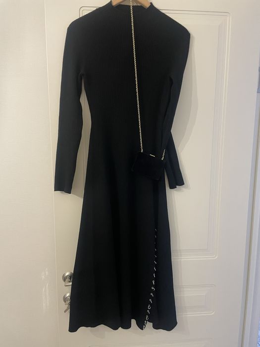 Платье миди трикотажное