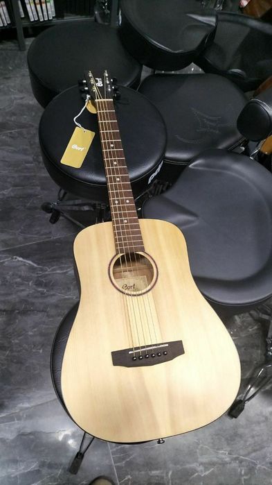 ВНИМАНИЕ !!! Продается акустическая гитара 3/4, идеальна для детей