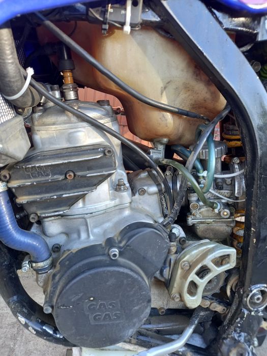 Gas gas 300cc 2t  motor enduro  6 viteze.   Pret 2200 euro sau schimb