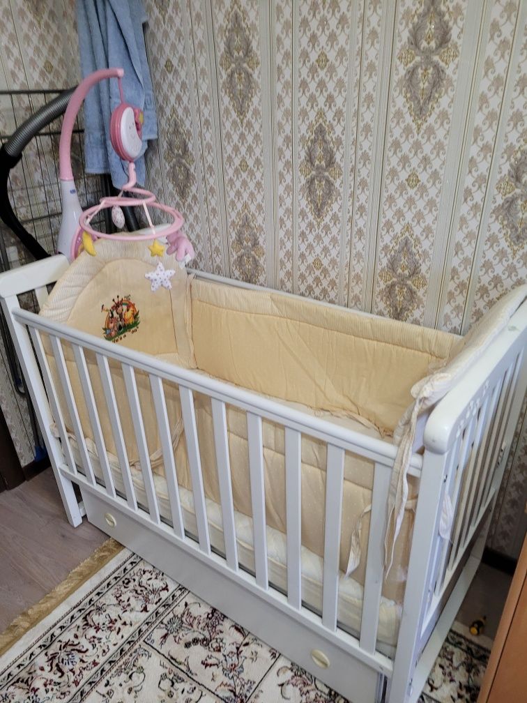 Продам детскую кроватку в отличном состояний есть все могу сделать дос