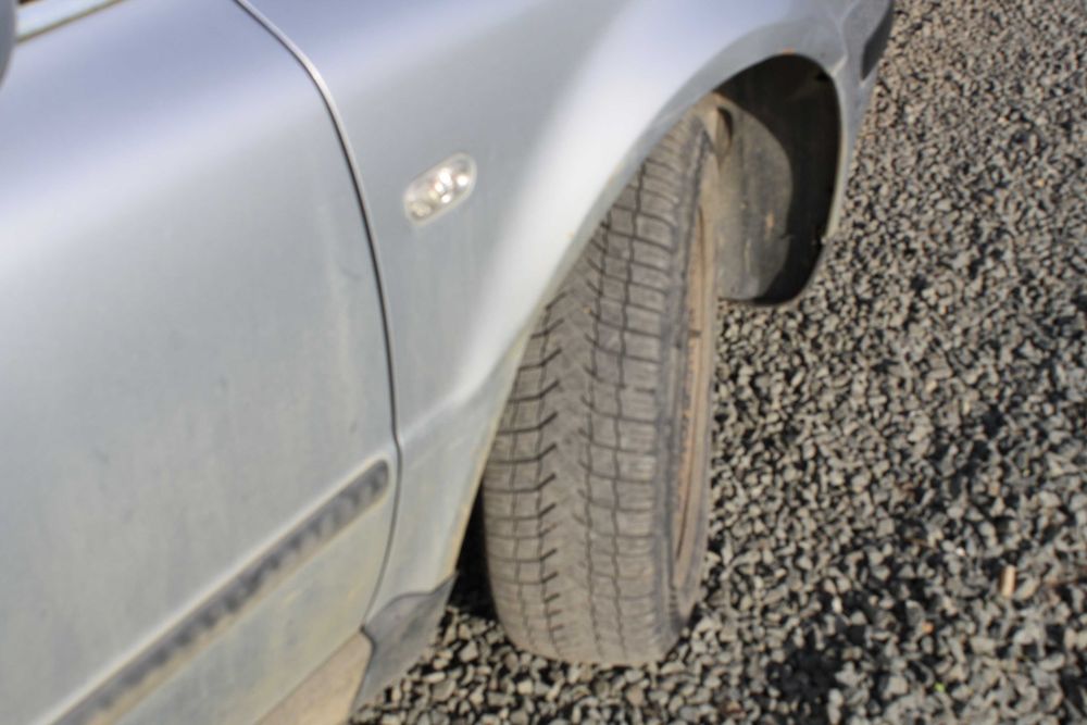 Vand WVPassat 2001, bine întretinut şi remorcă.