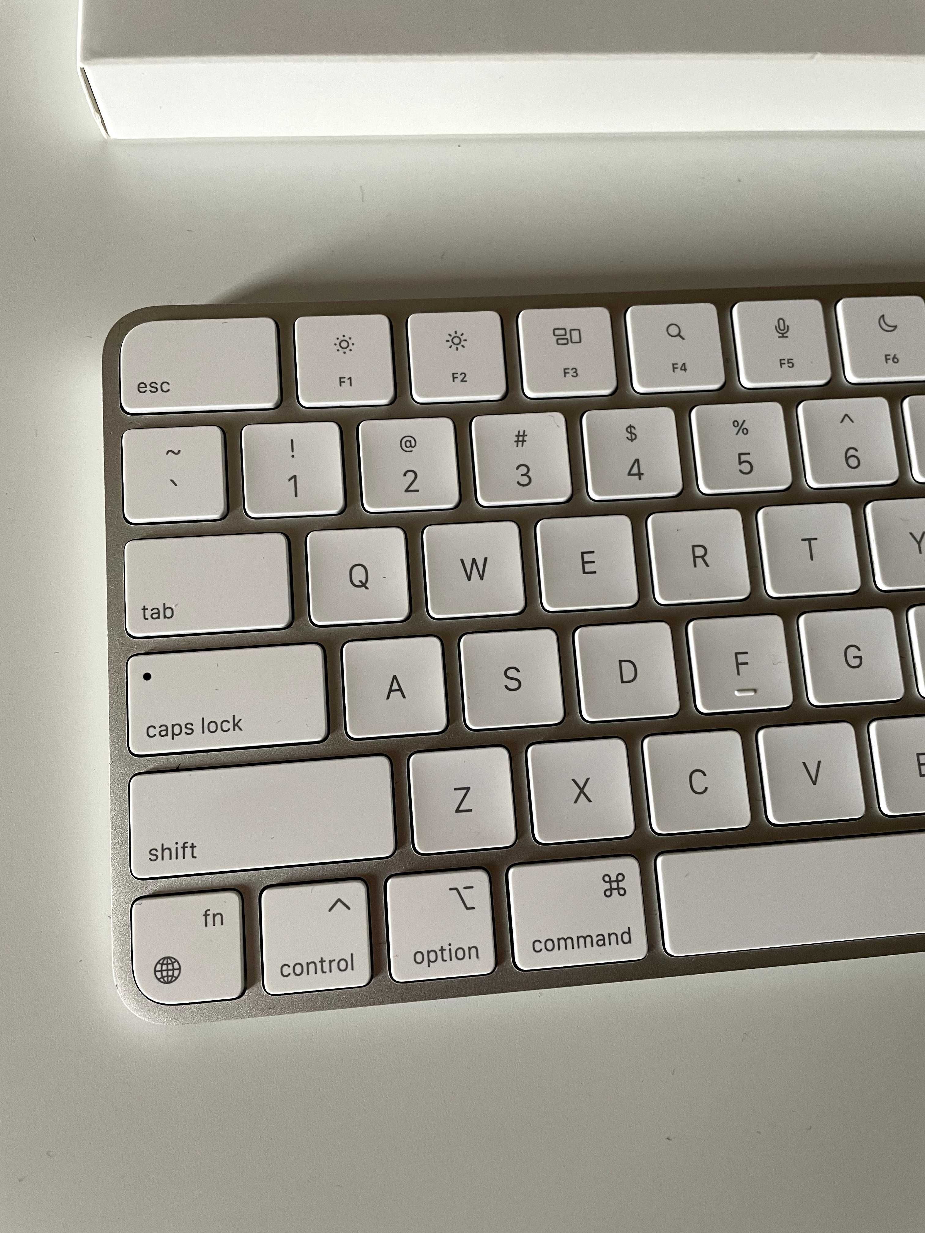 Apple Magic Keyboard with Touch ID с гаранция
