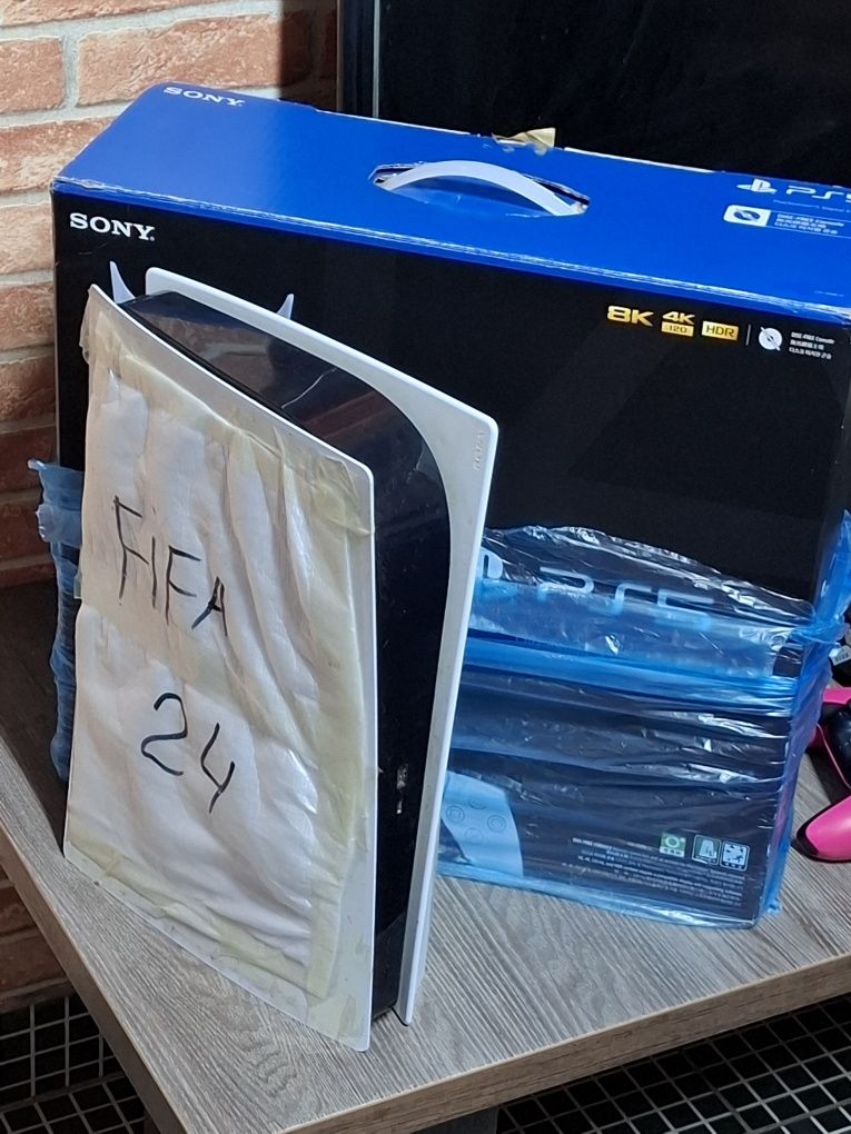 Playstation 5 satladi  ishinde oyinlari.menen eki justigi bar