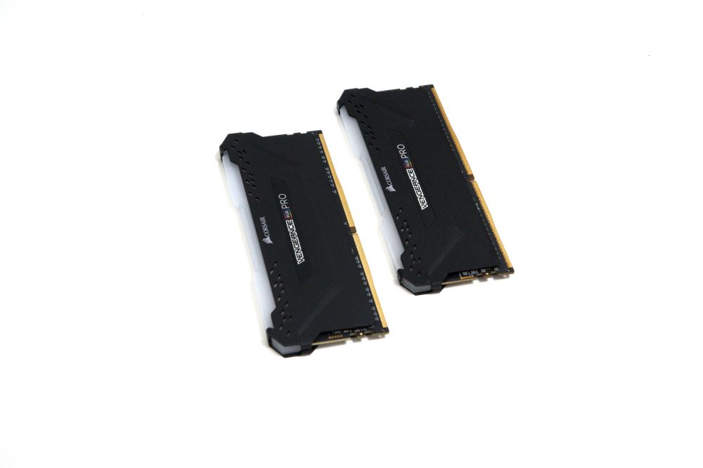Memorie Corsair Vengeance RGB PRO 16GB DDR4 Fara Ambalaj