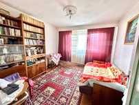 Apartament 3 camere decomandat, balcon, loc de parcare – zona Centr