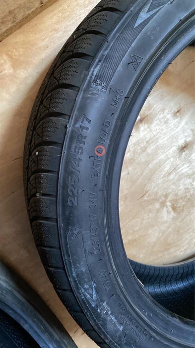 Продается зимние шины Triangle 225/45/17 в отличном состояние.100000!!