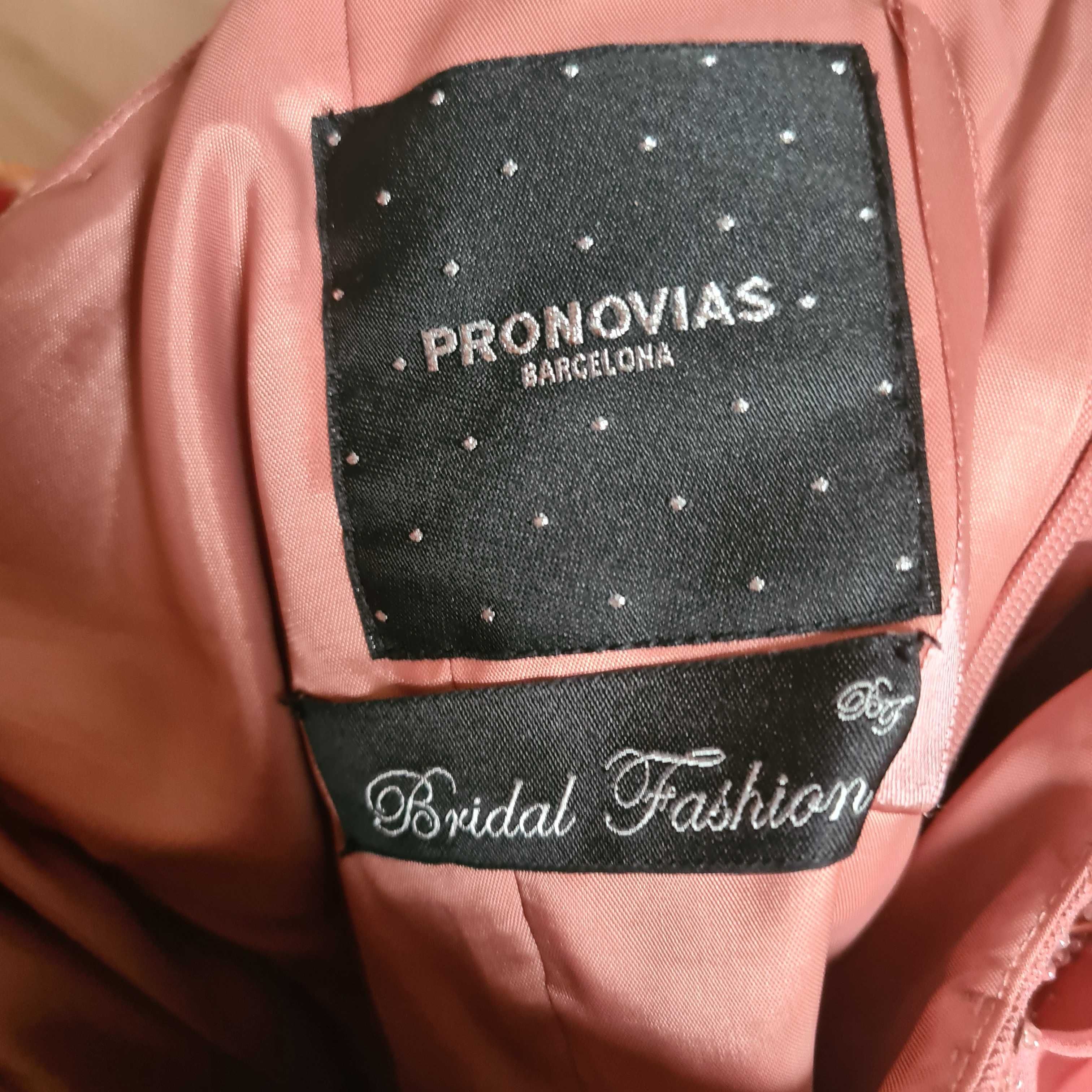 Елегантна официална бутикова дамска рокля PRONOVIAS, Барселона, Spain