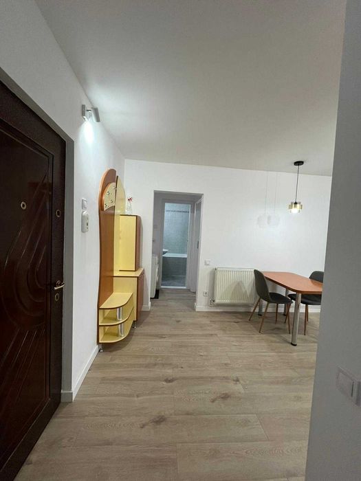 Pers fizica închiriez apartament 2 camere decomandat
