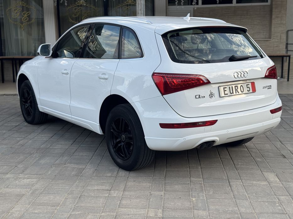 Audi Q5 2.0 TDI  QUATTRO/ euro5 / bixenon / Navi