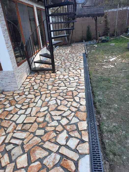 Piatra decorativă ideală pentru ziduri și alei elegante