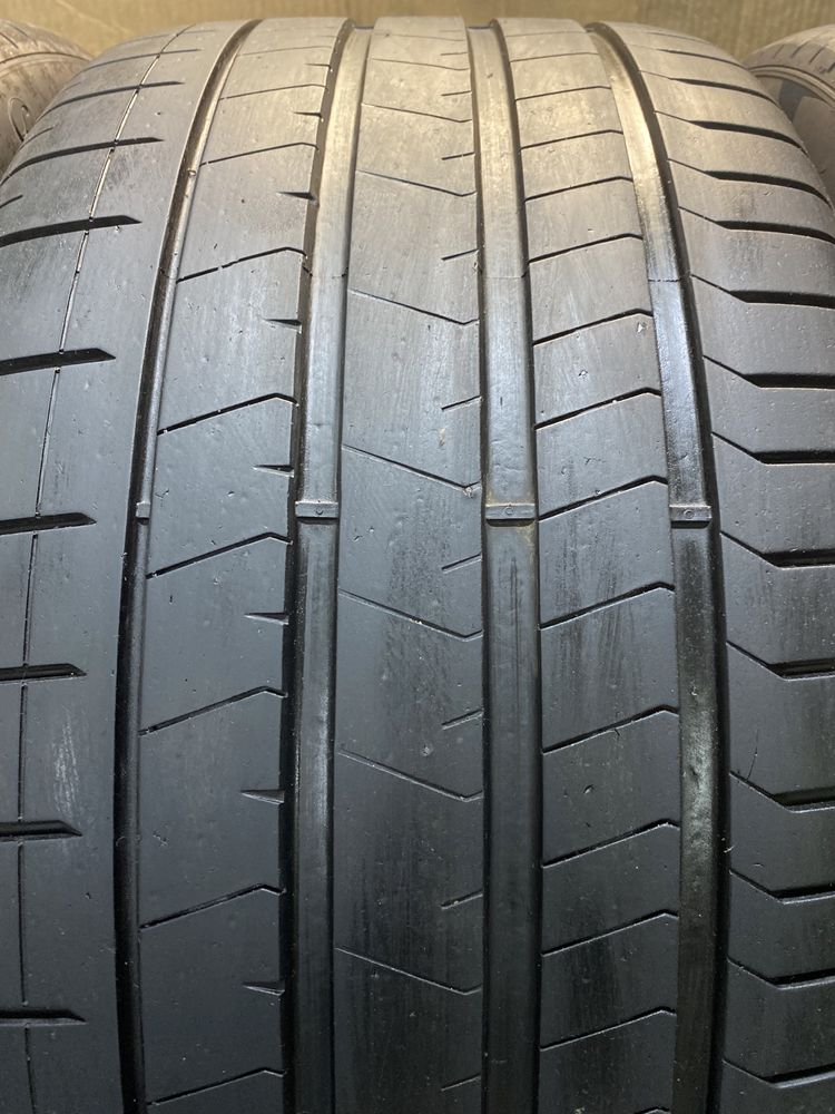 Anvelope 285/35ZR23 si 325/30ZR23 Pirelli P Zero PZ4 (L) Lamborghini