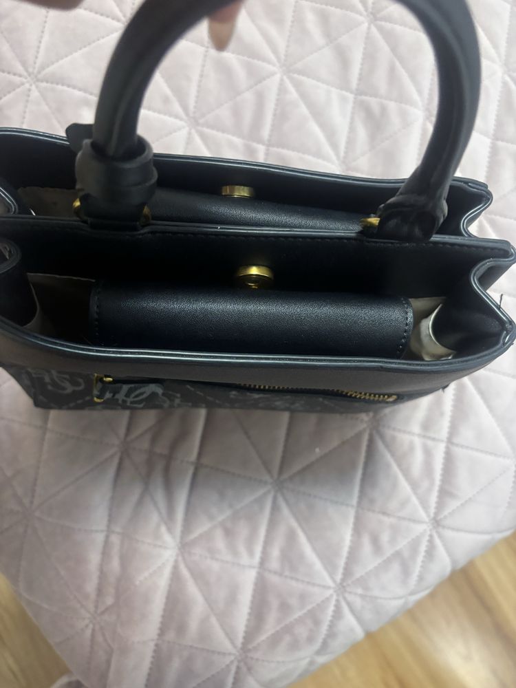 Чисто нова отигинална чанта Guess