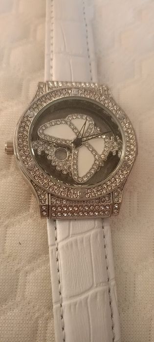 Продам часы - бабочка