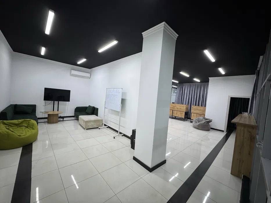 Аренда ОФИС метро Айбек 130 м²