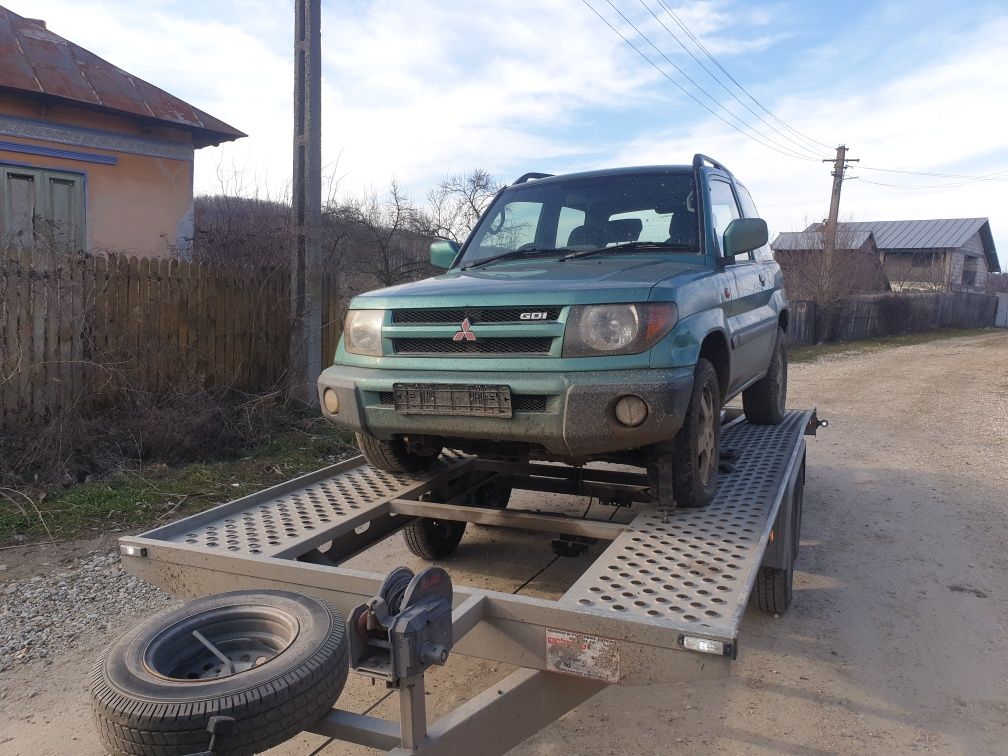 Faruri mitsubishi pajero pinin 2002