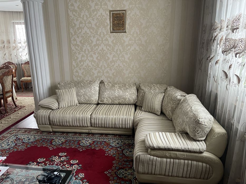 Диван с креслом