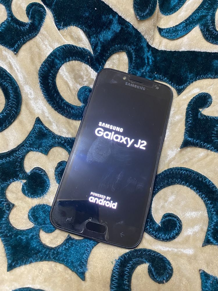 Samsung Galaxy J2 (2018)  16GB (черный)