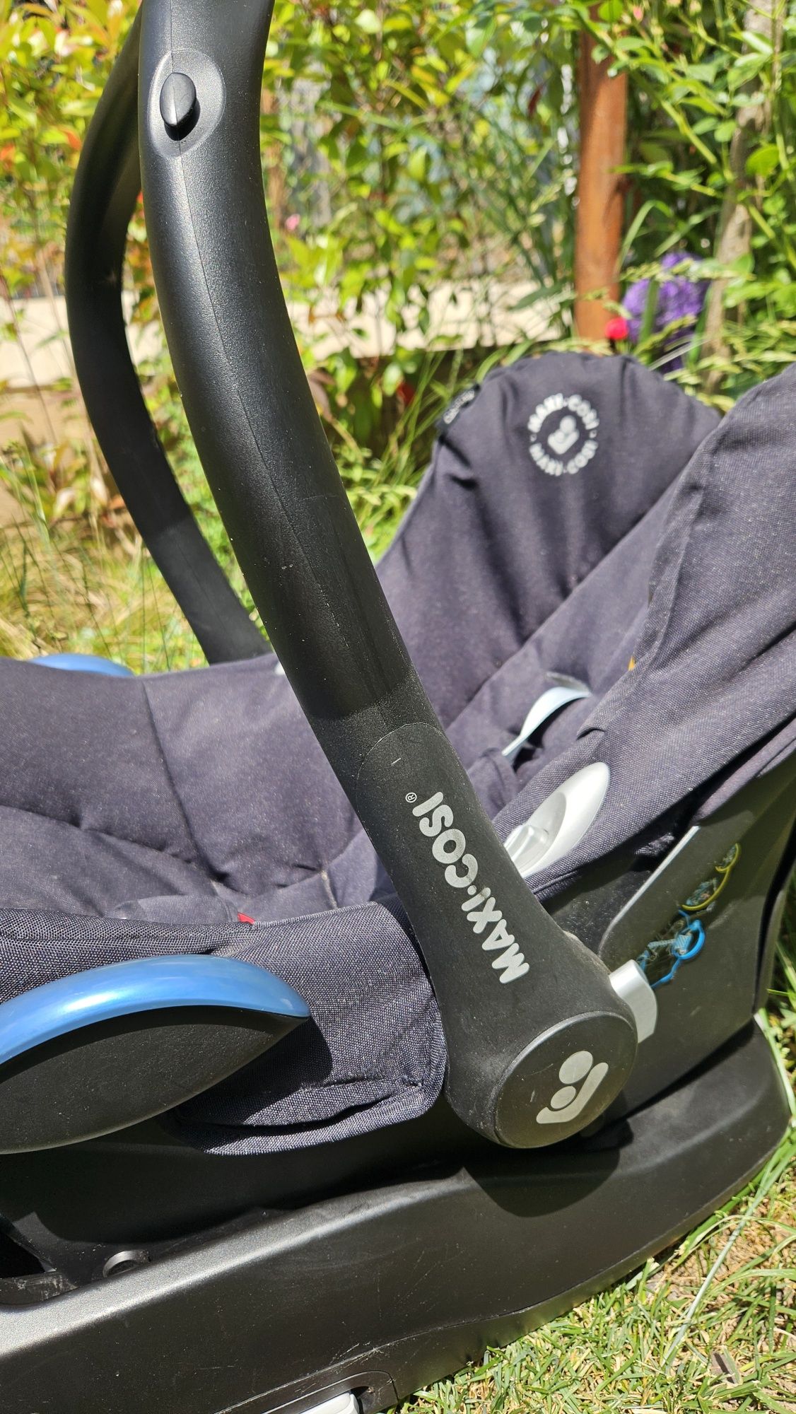 Maxi cosy стол седалка за кола и Isofix Family fix