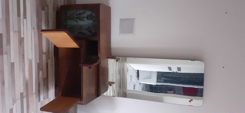 Vand vitrina cu oglinda si dulapior din lemn de Nuc